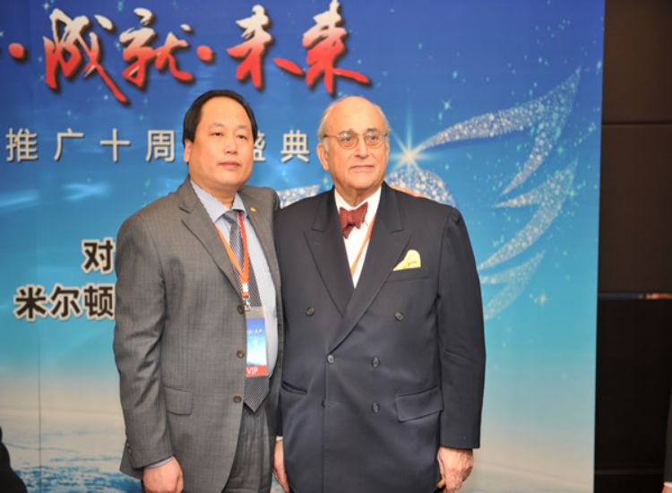 天源總經(jīng)理與世界實(shí)戰(zhàn)營(yíng)銷(xiāo)大師米爾頓